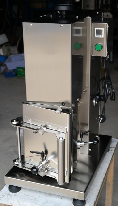 慶賀，廣州星格醬料真空旋蓋機(jī)再上新臺階(圖1)