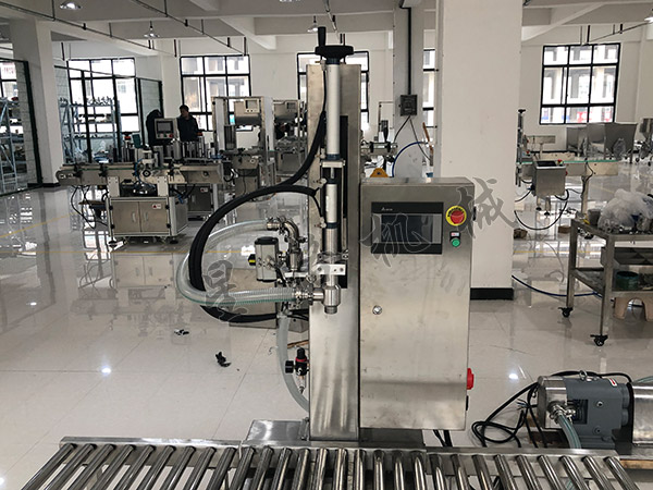 稱重式醬料灌裝機(jī)