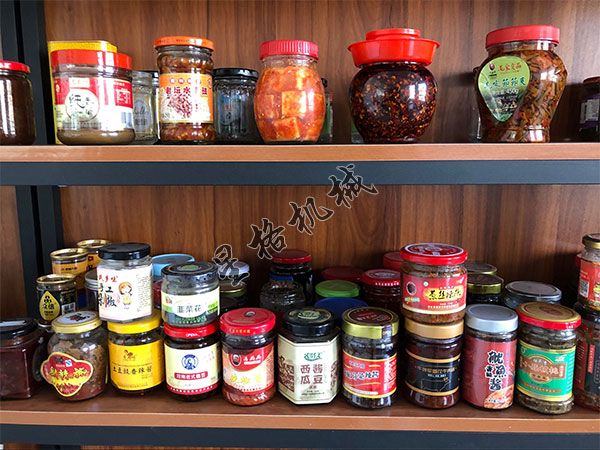 八頭辣椒醬灌裝機(jī)(圖3)