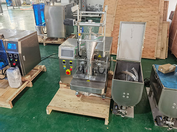 新一代紅油火鍋底料包裝機(jī)的幾大優(yōu)勢(圖1) 新一代紅油火鍋底料包裝機(jī)的幾大優(yōu)勢(圖1)