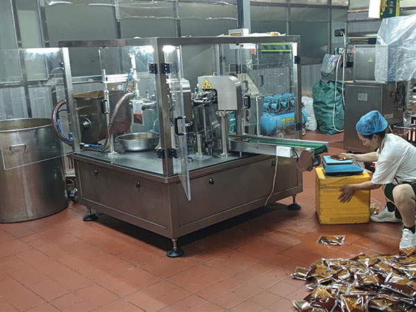 給袋式醬料包裝設(shè)備好用嗎(圖1) 給袋式醬料包裝設(shè)備好用嗎(圖1)