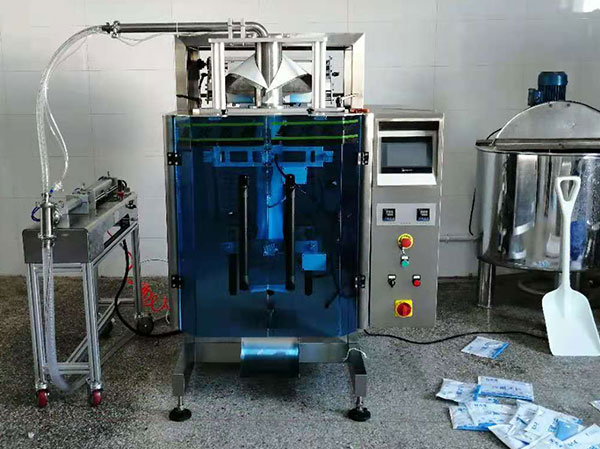 立式組合醬料包裝機(jī)械適合那種企業(yè)使用(圖1) 立式組合醬料包裝機(jī)械適合那種企業(yè)使用(圖1)