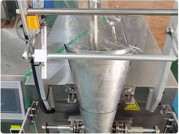 東北大豆醬料包裝生產線多少錢一套(圖2) 東北大豆醬料包裝生產線多少錢一套(圖2)