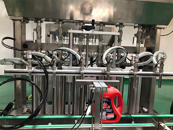 全自動辣椒醬灌裝機(jī)設(shè)備幫助企業(yè)省人工(圖2)