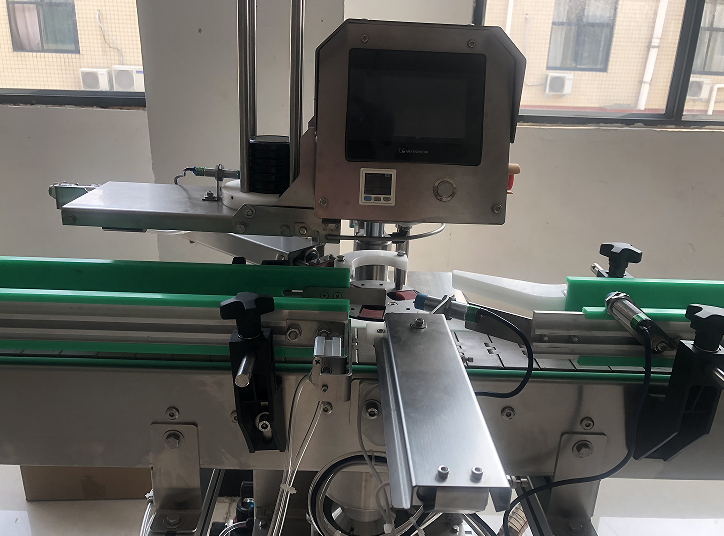 瓶裝香椿醬自動(dòng)灌裝機(jī)械隨著企業(yè)用戶的需求做出改變(圖2)